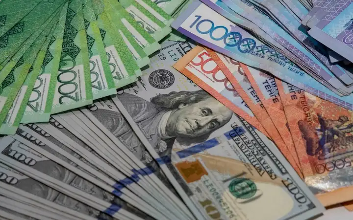 Cheap dollars: is it worth buying American currency now